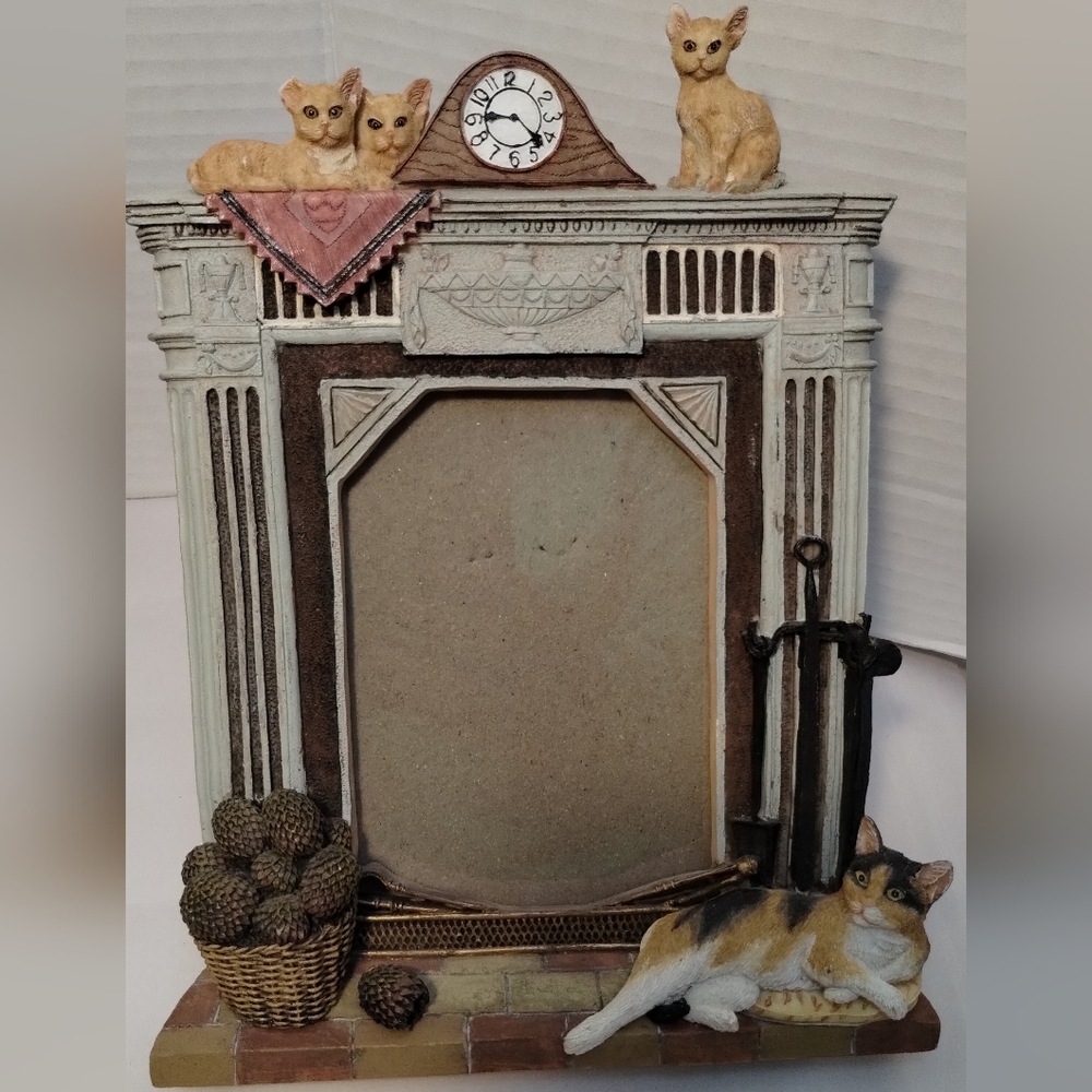Hand Painted Charming Cat-Themed Mantelpiece Frame/Wall Decor